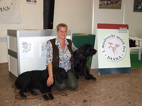 Reprezentace DIANEK (1. mysliveck� spolek �en) na Zemi �ivitelce 2014 - CORRY a ERNA